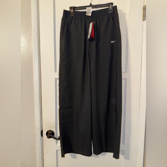 Women Reeboks Training Black Pants Large - Picture 1 of 3